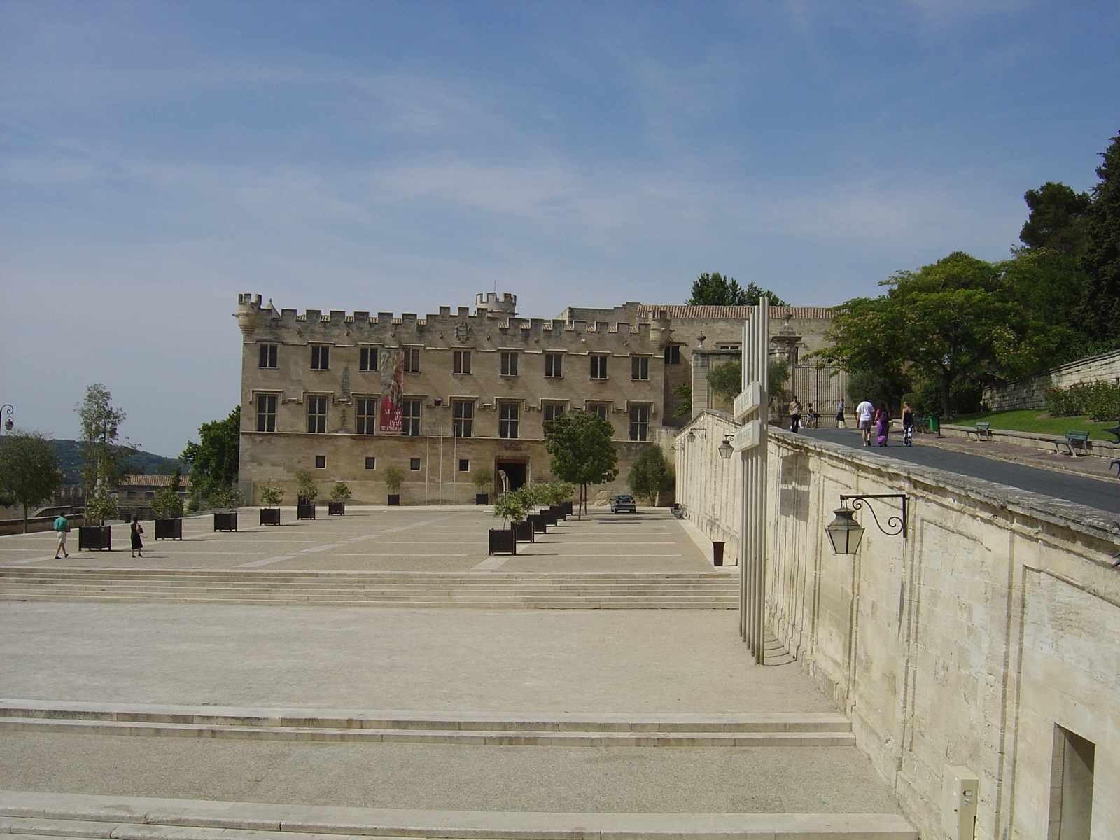 Picture France Avignon 2004-08 27 - Perspective Avignon