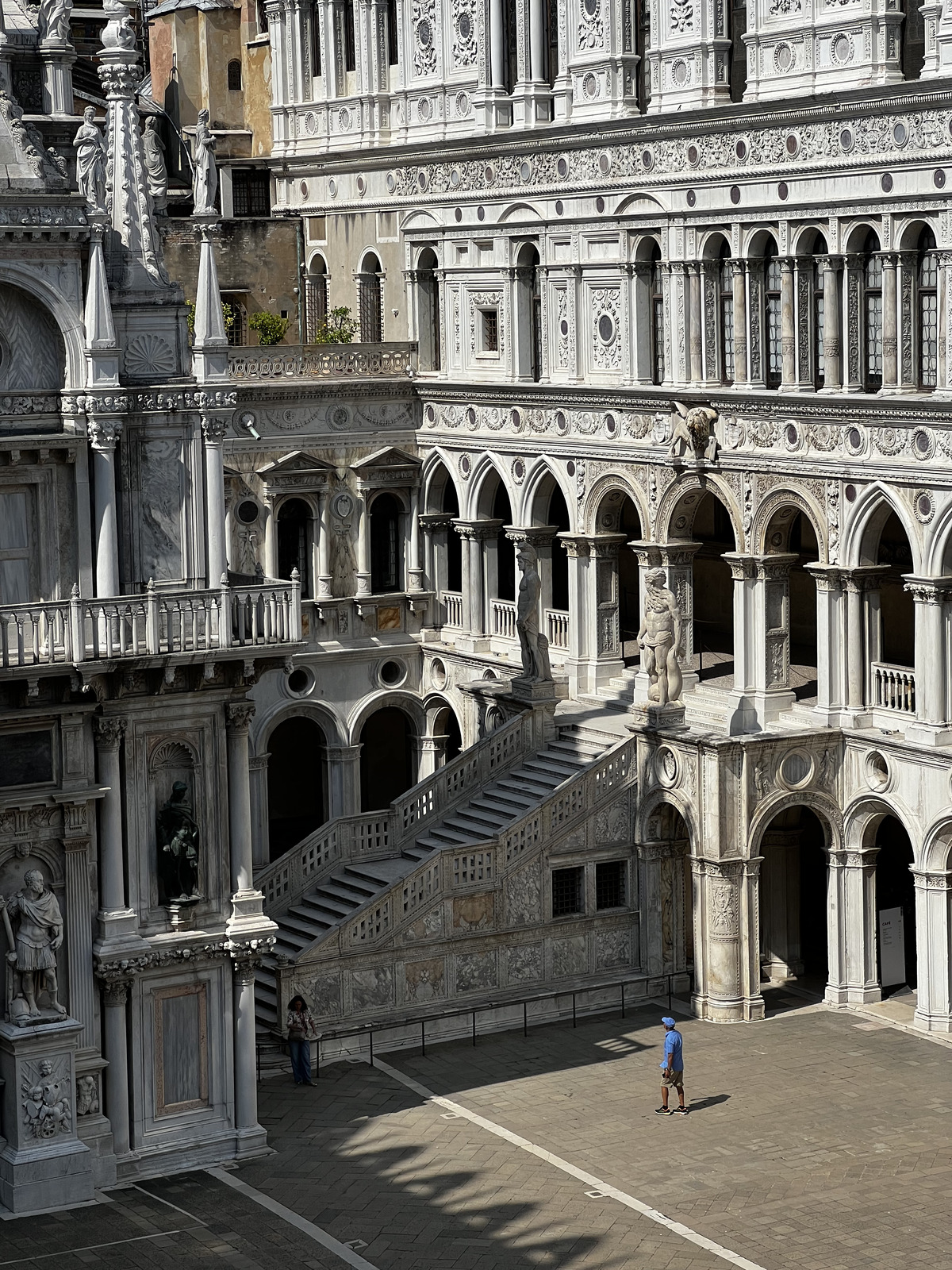 Picture Italy Venice Doge's Palace (Palazzo Ducale) 2022-05 190 - Perspective Doge's Palace (Palazzo Ducale)