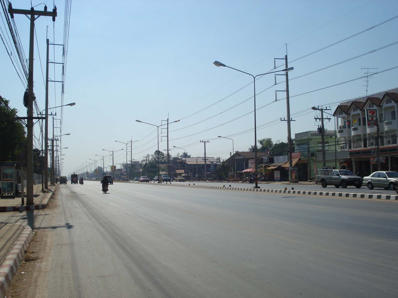 Picture Thailand Phitsanulok Singhawat Road 2008-01 67 - Photographers Singhawat Road