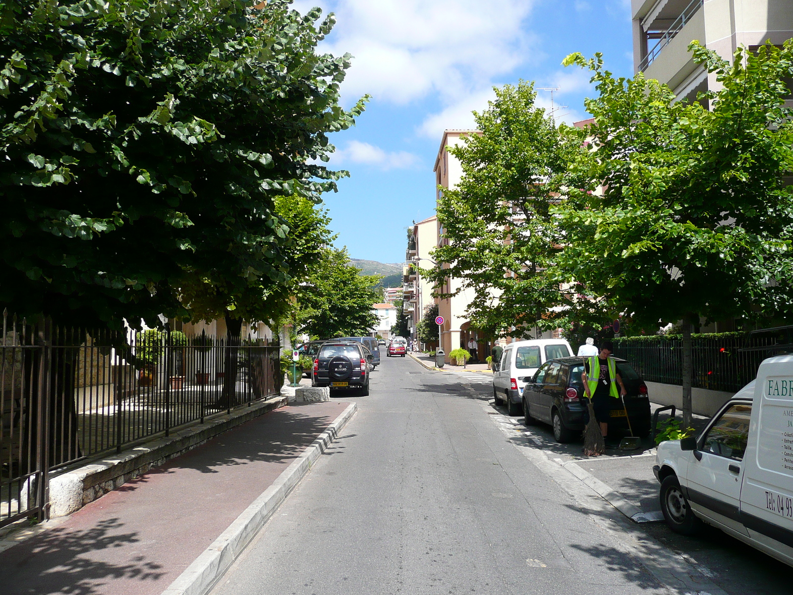 Picture France Vence Avenue H. Isnard 2007-07 41 - Perspective Avenue H. Isnard