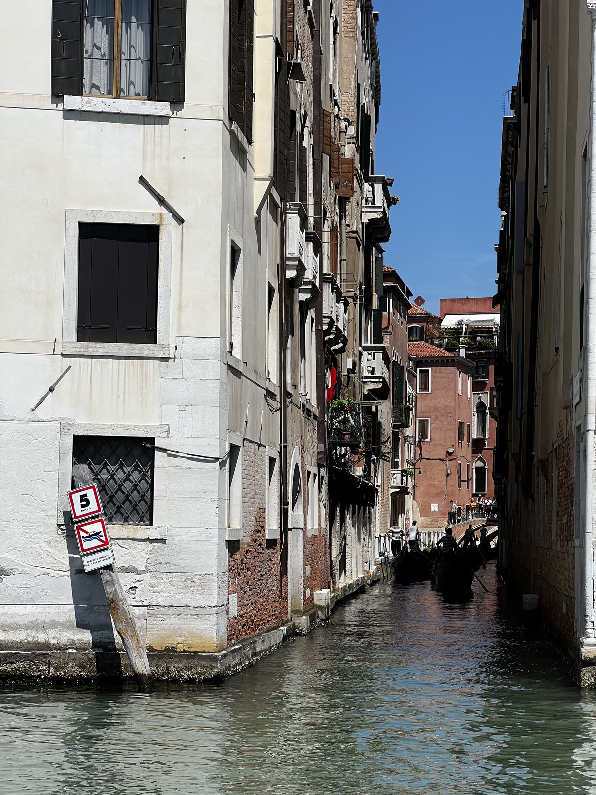 Picture Italy Venice 2022-05 279 - Shopping Mall Venice