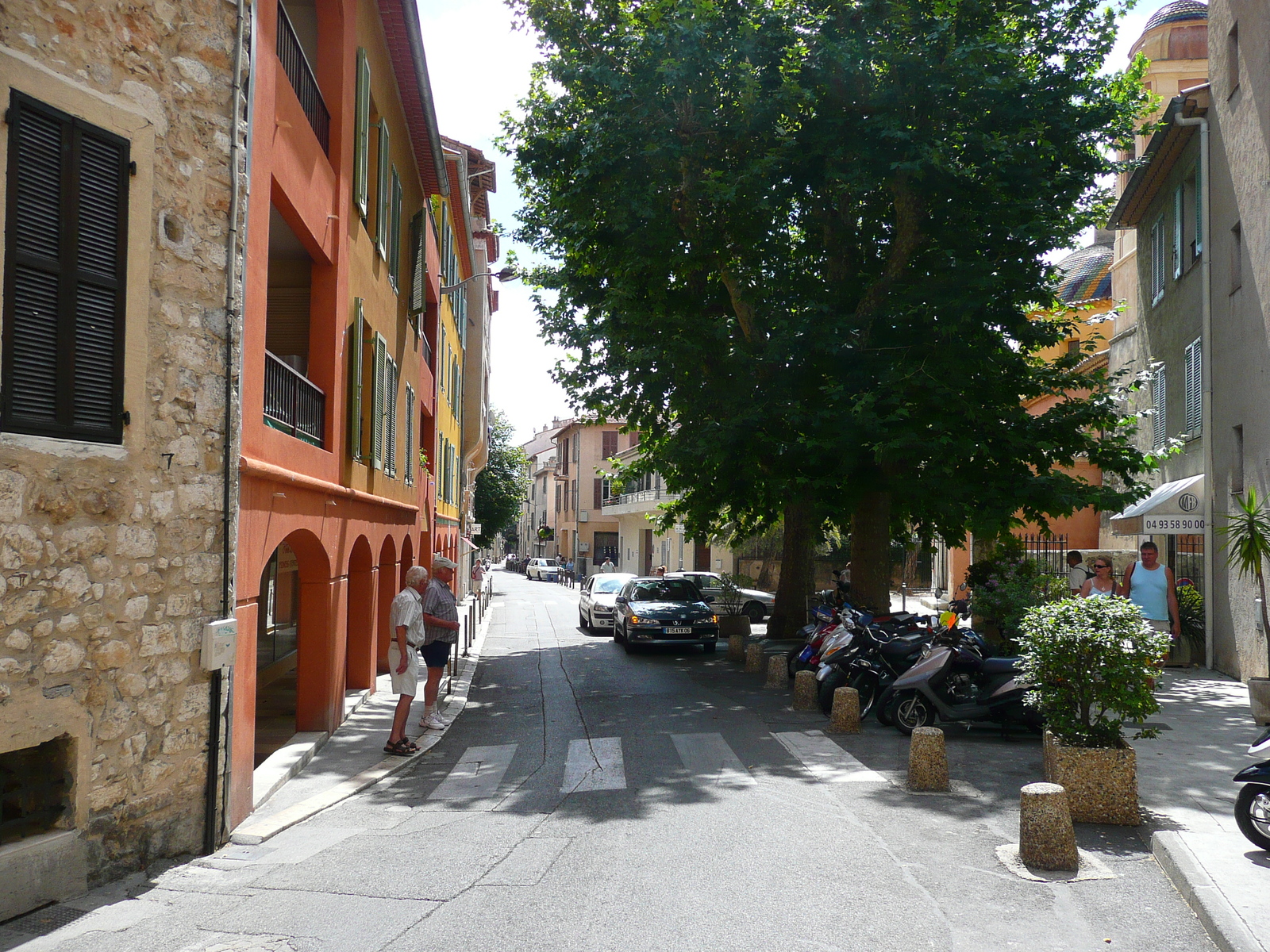 Picture France Vence Avenue H. Isnard 2007-07 13 - Perspective Avenue H. Isnard