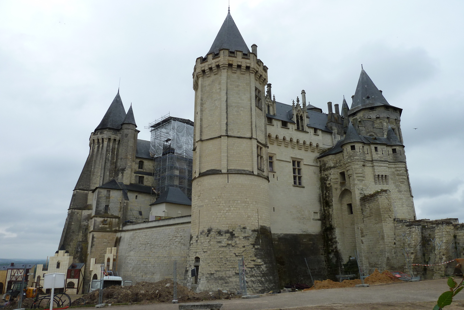 Picture France Saumur 2011-05 53 - Perspective Saumur