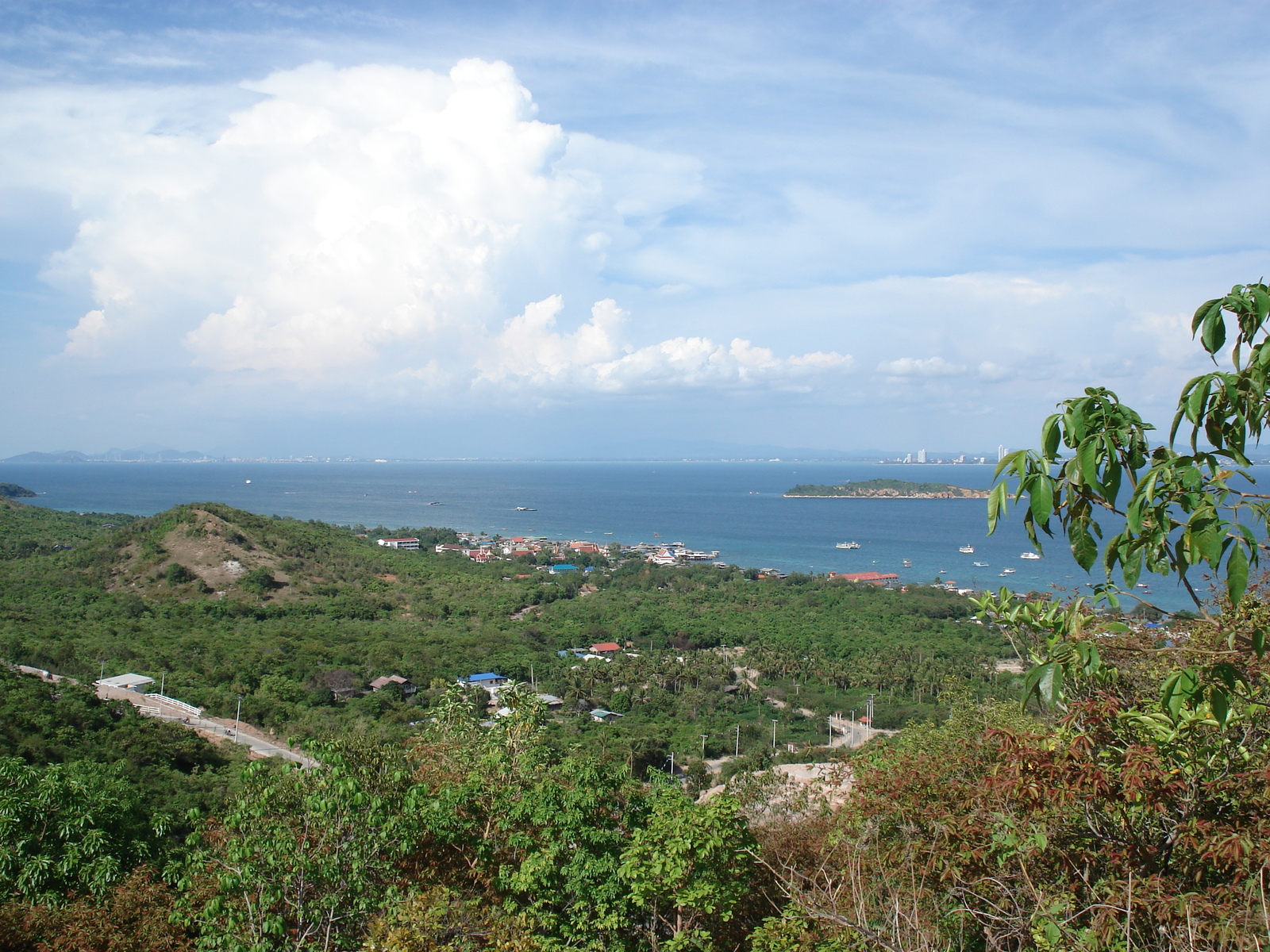 Picture Thailand Pattaya Ko Larn 2006-04 56 - Road Ko Larn