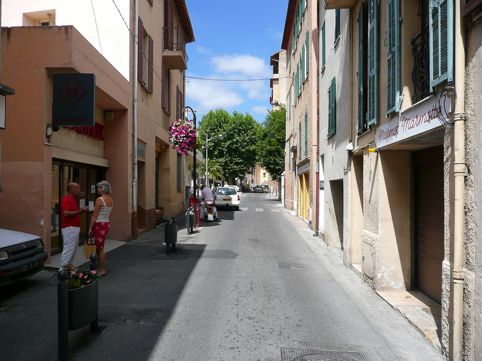 Picture France Vence Avenue H. Isnard 2007-07 11 - Trail Avenue H. Isnard