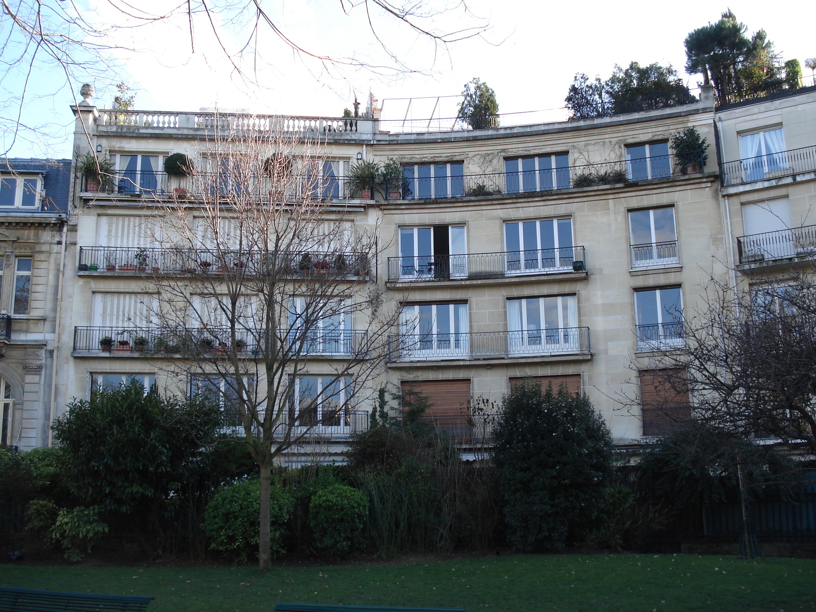 Picture France Paris Monceau Garden 2006-03 27 - Flight Monceau Garden