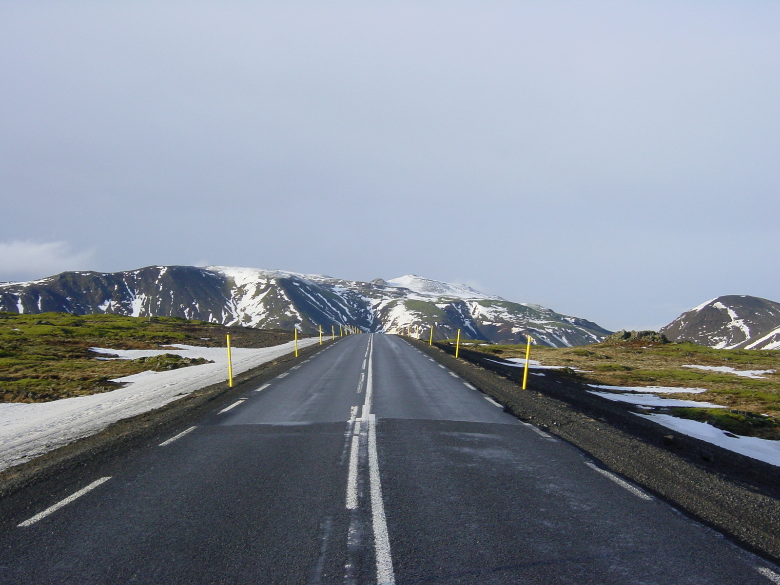 Picture Iceland Road 39 to Reykjavik 2003-03 14 - Car Road 39 to Reykjavik