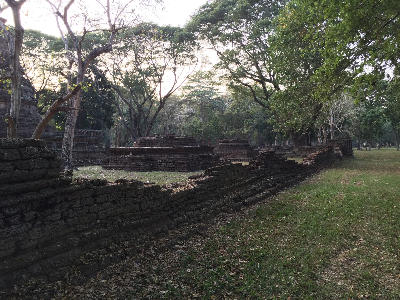 Picture Thailand Si satchanalai historical park 2014-12 82 - Car Si satchanalai historical park