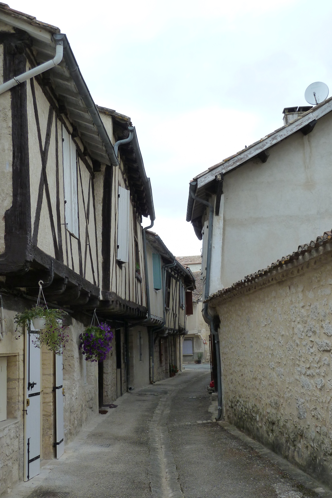 Picture France Issigeac 2010-08 2 - Perspective Issigeac