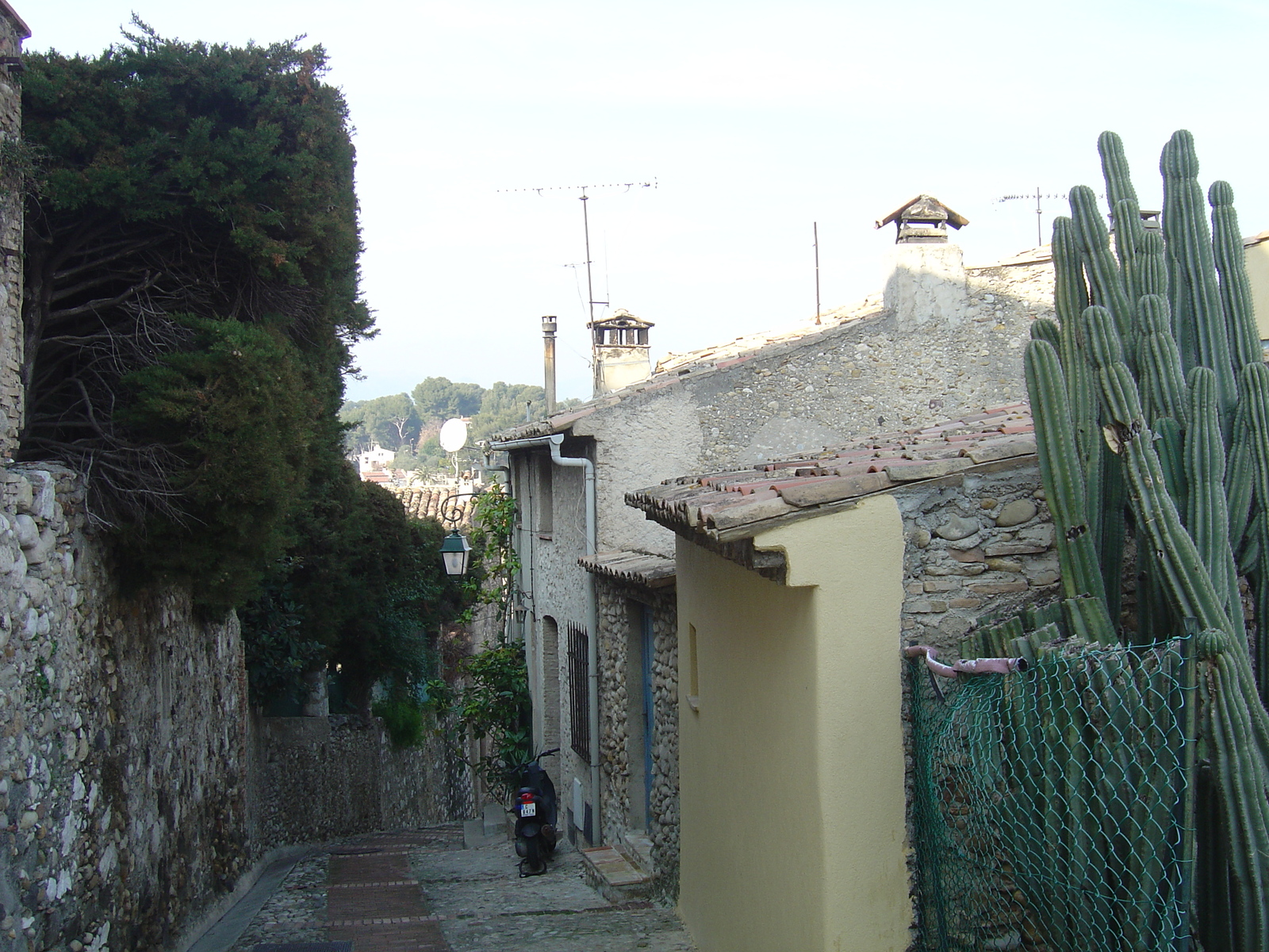 Picture France Les Hauts de Cagnes 2006-01 55 - Road Les Hauts de Cagnes