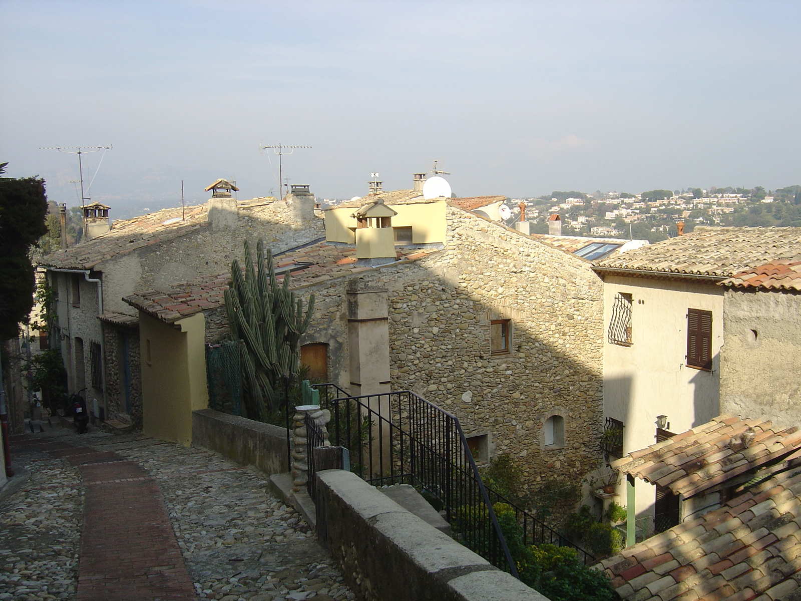 Picture France Les Hauts de Cagnes 2006-01 60 - Road Les Hauts de Cagnes