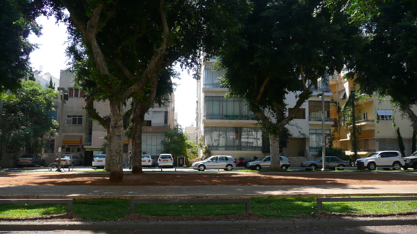 Picture Israel Tel Aviv Rothschild Street 2007-06 34 - Sightseeing Rothschild Street