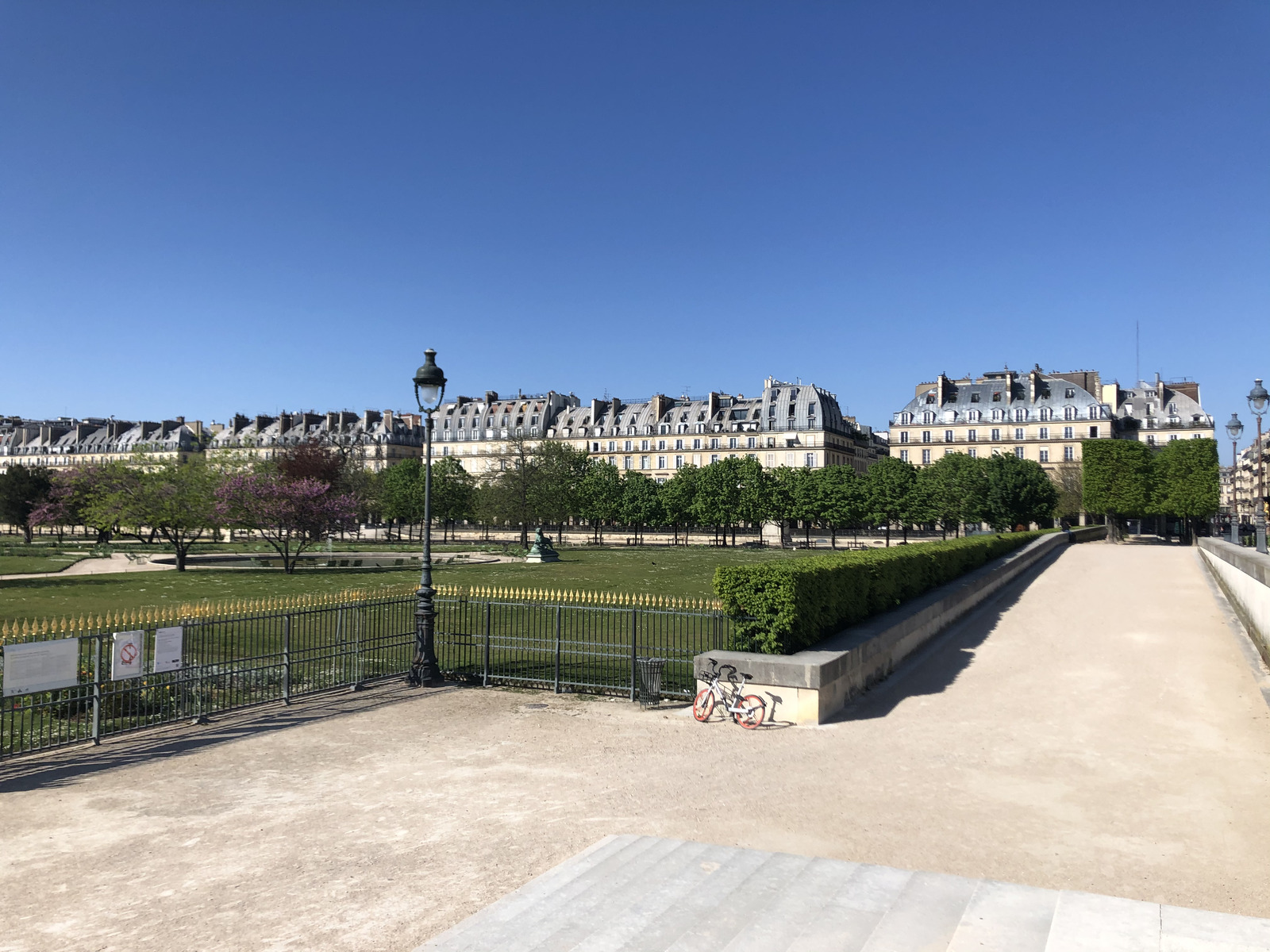 Picture France Paris lockdown 2020-04 184 - Road Paris lockdown