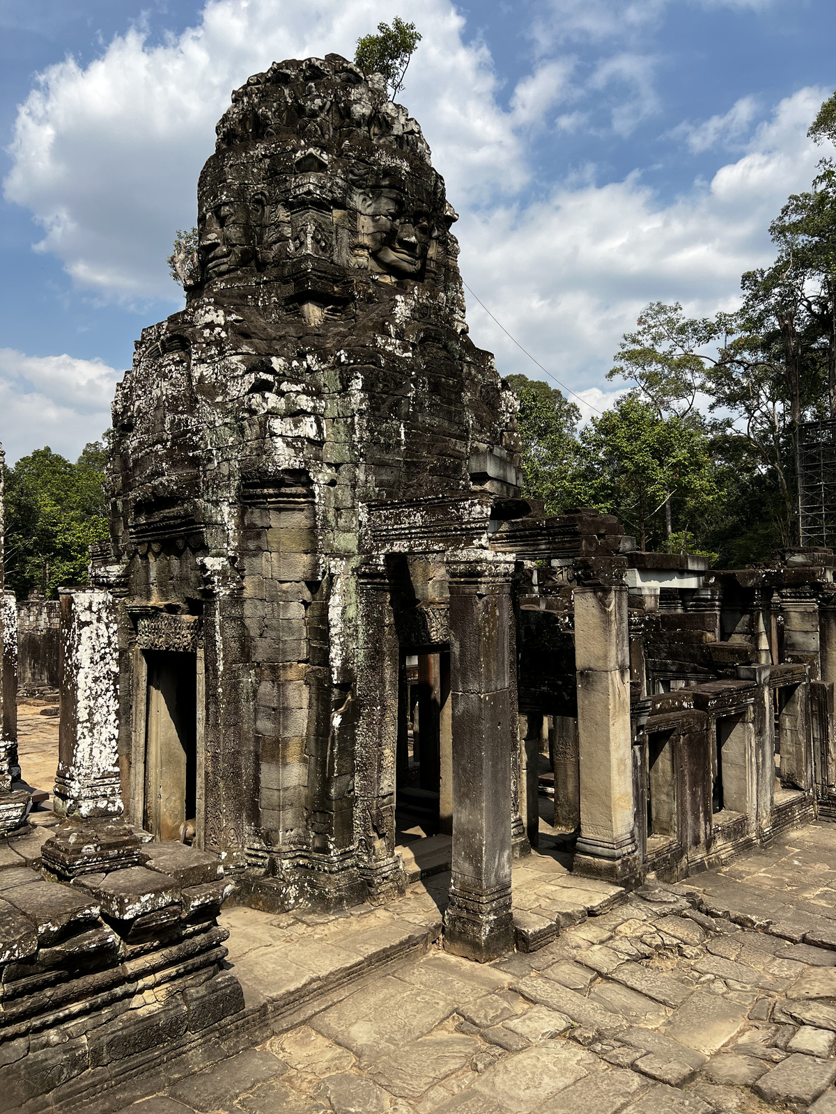 Picture Cambodia Siem Reap Bayon 2023-01 140 - Tourist Bayon