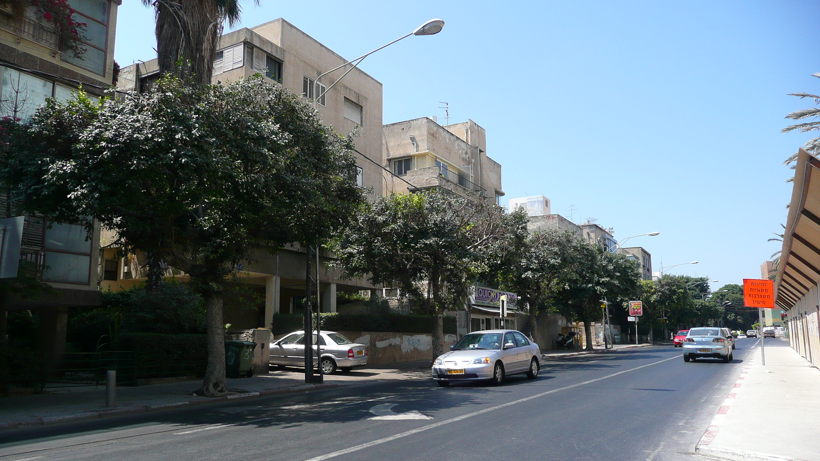 Picture Israel Tel Aviv Tarsat Street 2007-06 6 - Flights Tarsat Street