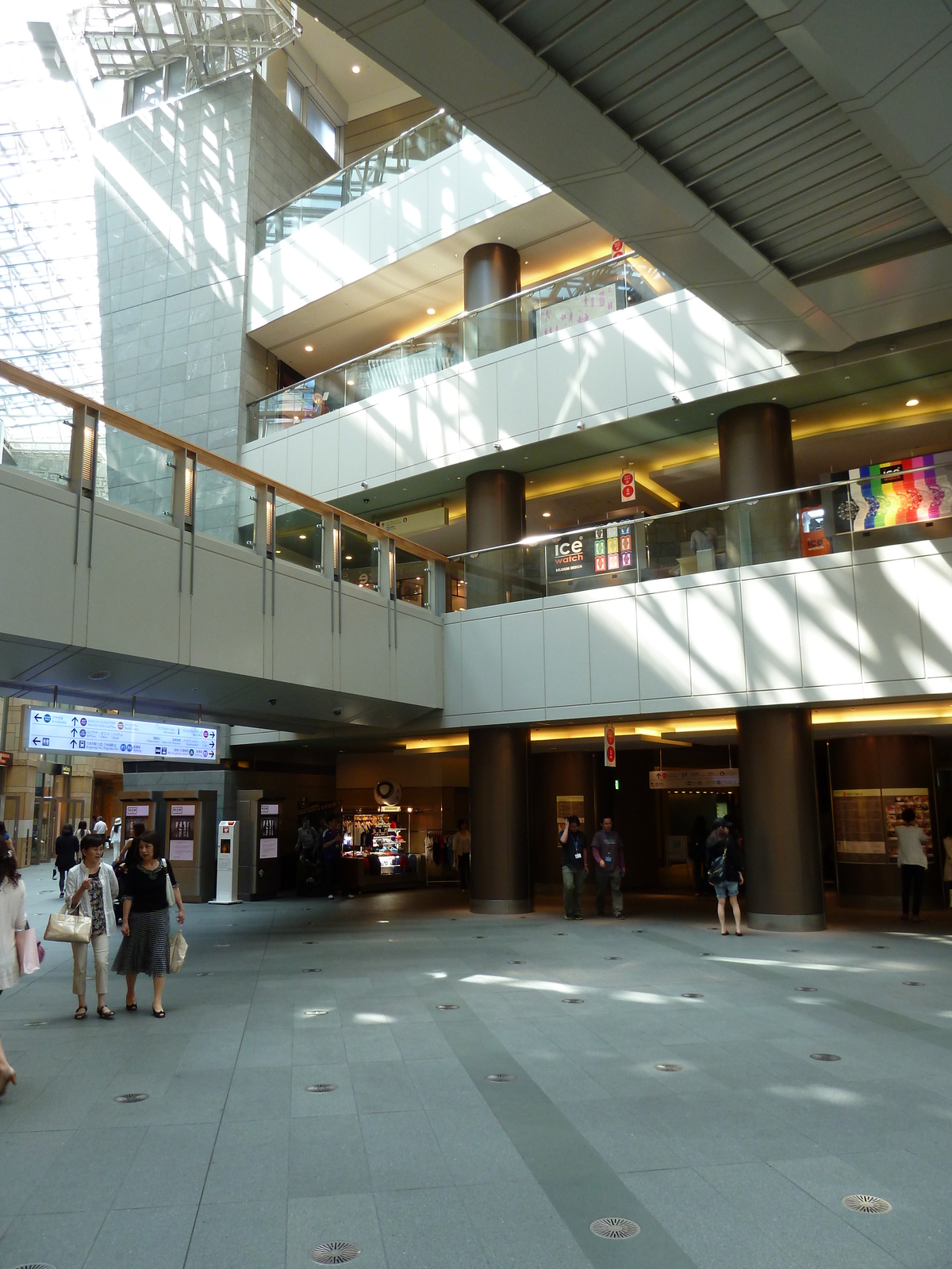 Picture Japan Tokyo Roppongi Hills 2010-06 19 - Perspective Roppongi Hills