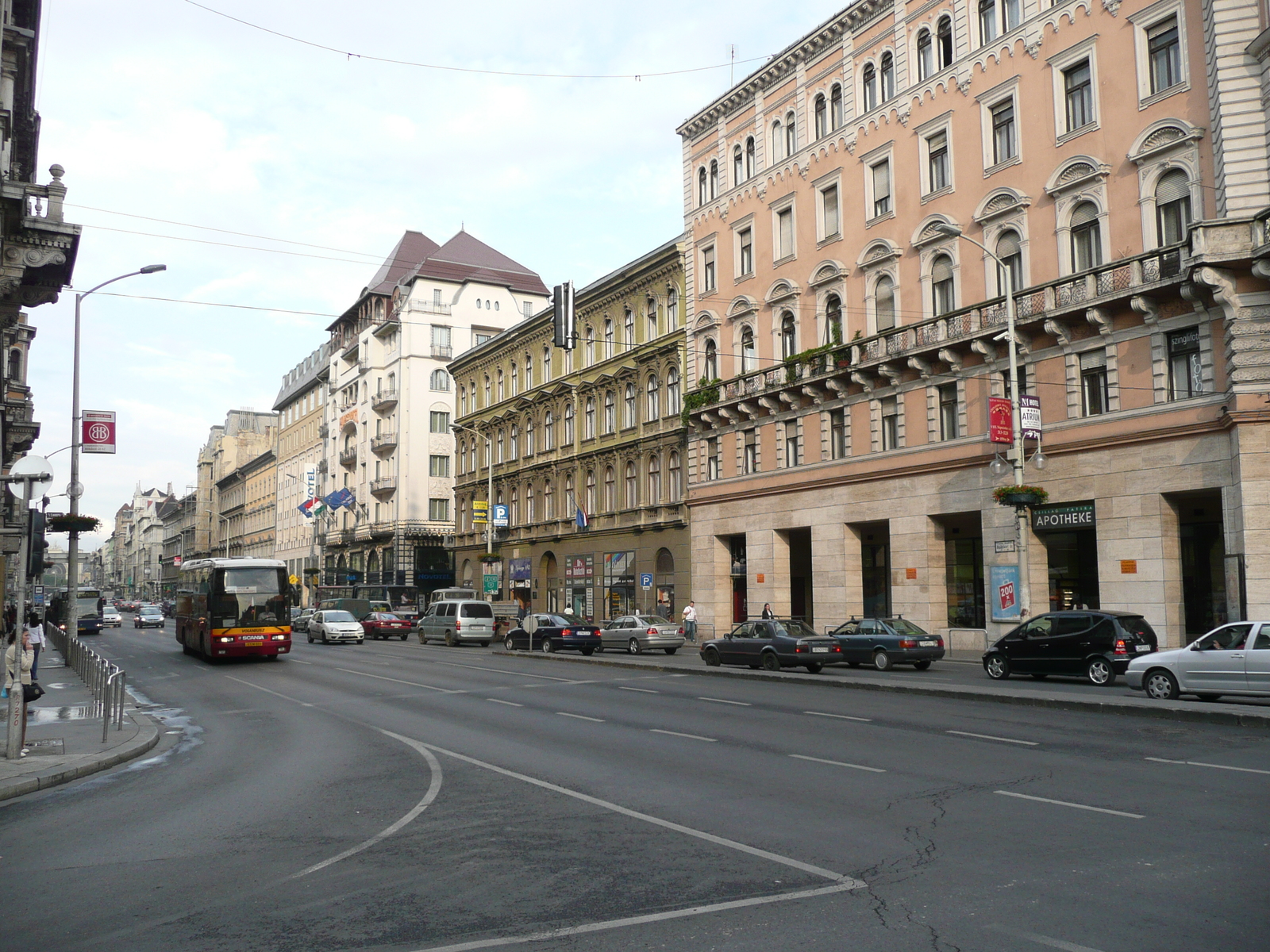 Picture Hungary Budapest Central Budapest 2007-06 156 - Shopping Mall Central Budapest