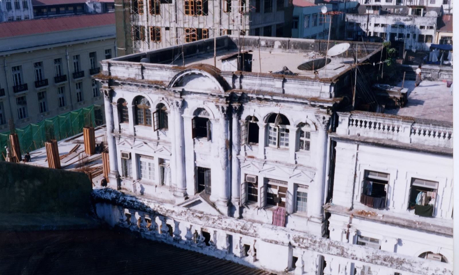 Picture Myanmar Yangon 1998-01 1 - Shopping Mall Yangon