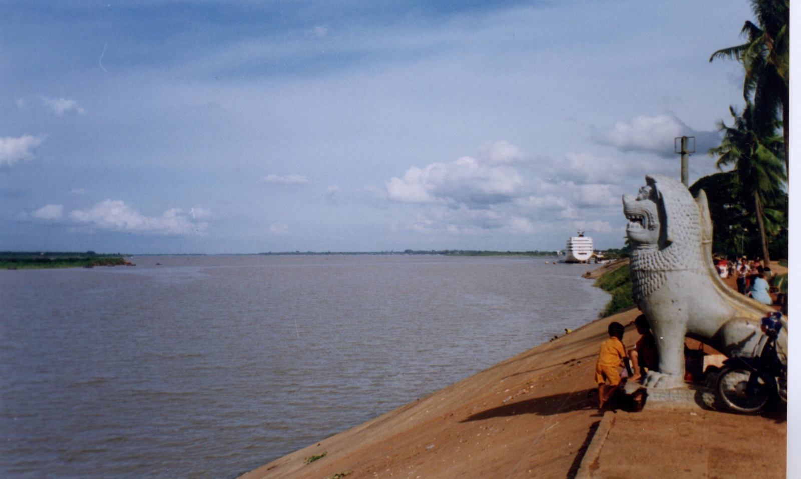 Picture Cambodia Phnom Pen 1996-06 23 - Perspective Phnom Pen