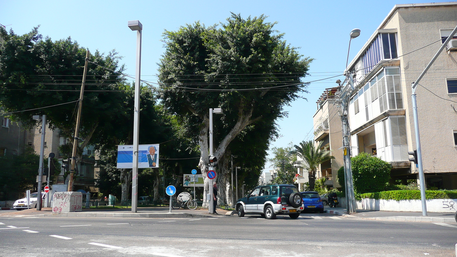 Picture Israel Tel Aviv Tarsat Street 2007-06 4 - Photographer Tarsat Street