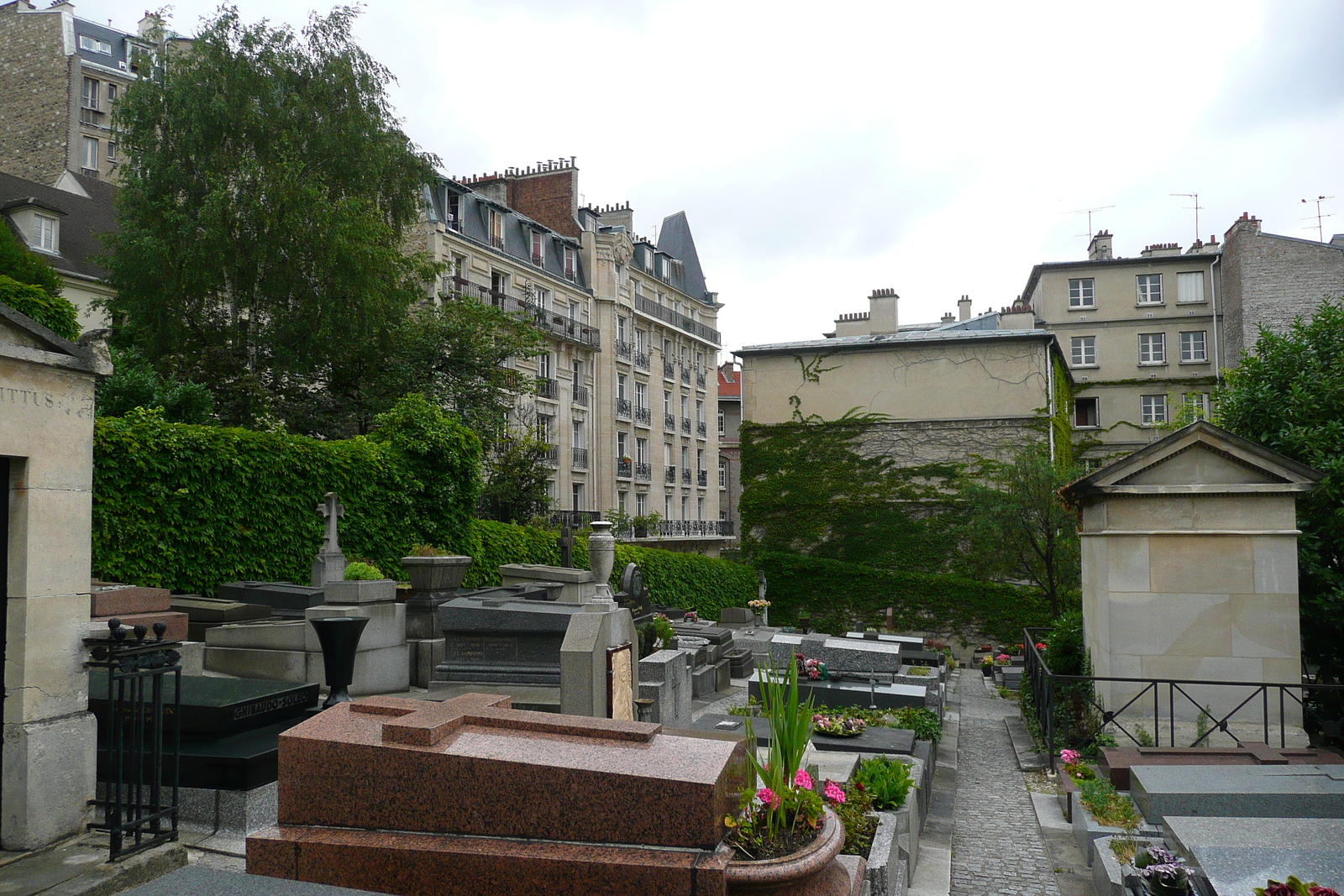 Picture France Paris St. Vincent Cemetery 2007-06 36 - Photographers St. Vincent Cemetery