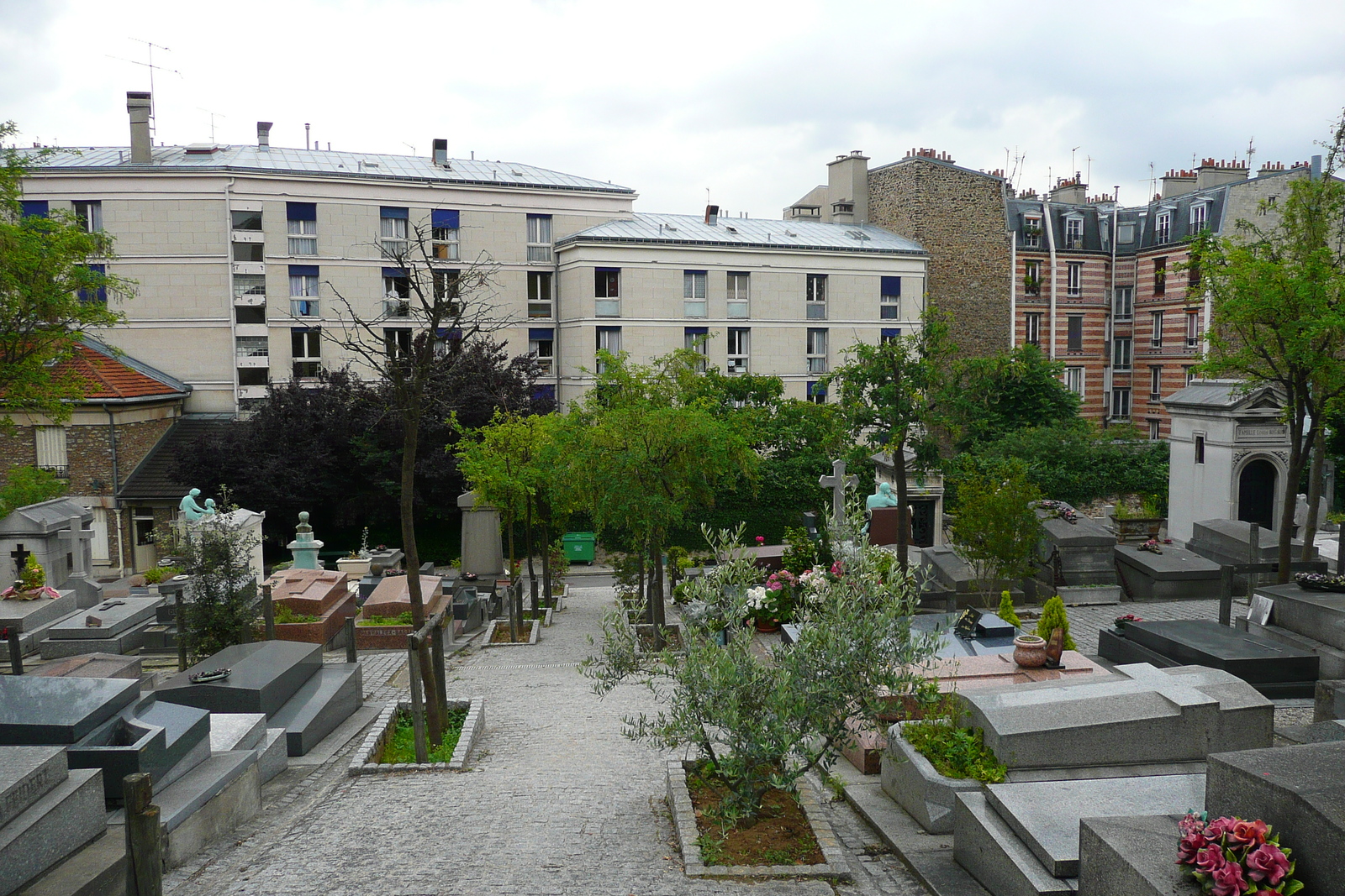 Picture France Paris St. Vincent Cemetery 2007-06 25 - Store St. Vincent Cemetery