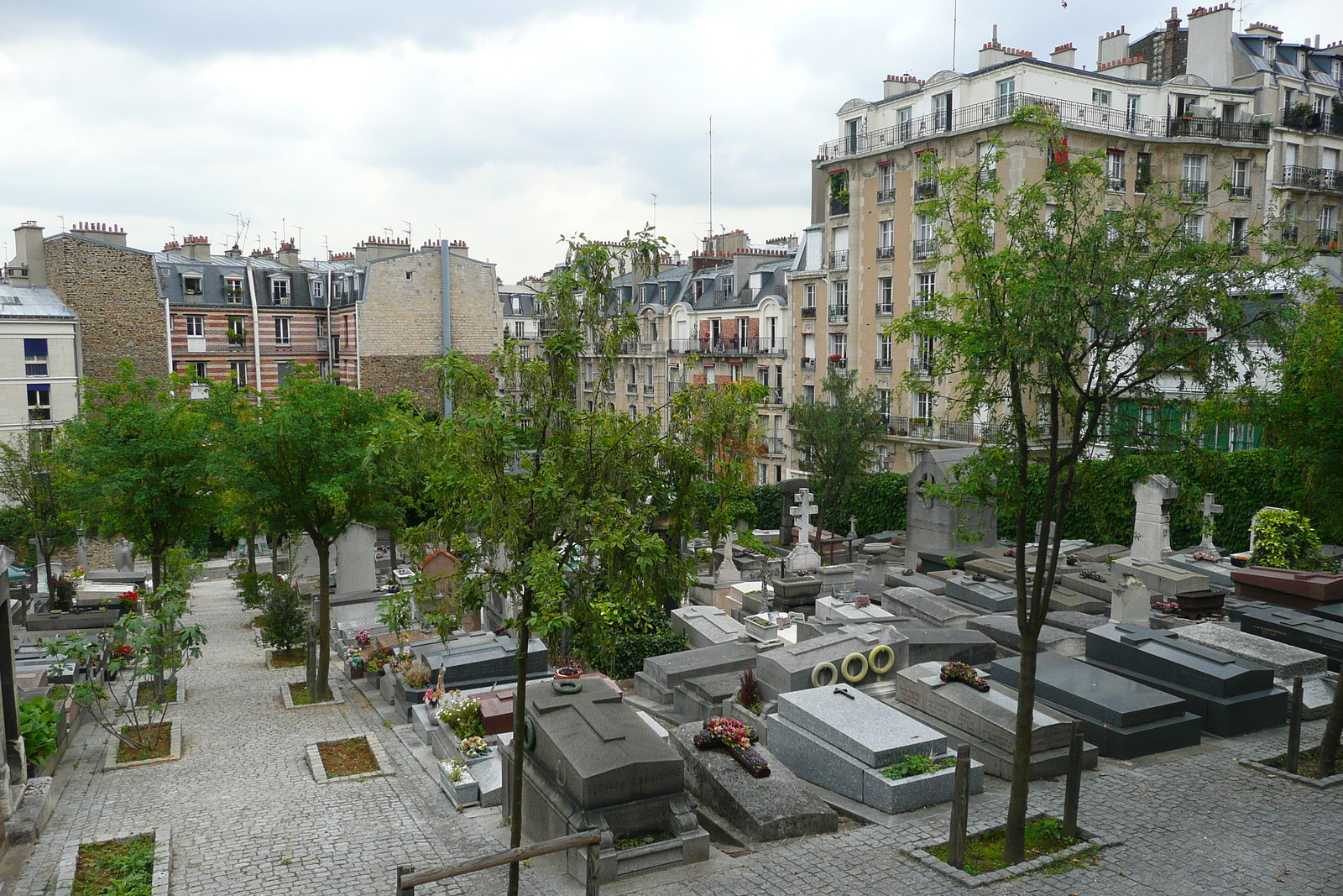 Picture France Paris St. Vincent Cemetery 2007-06 0 - Perspective St. Vincent Cemetery