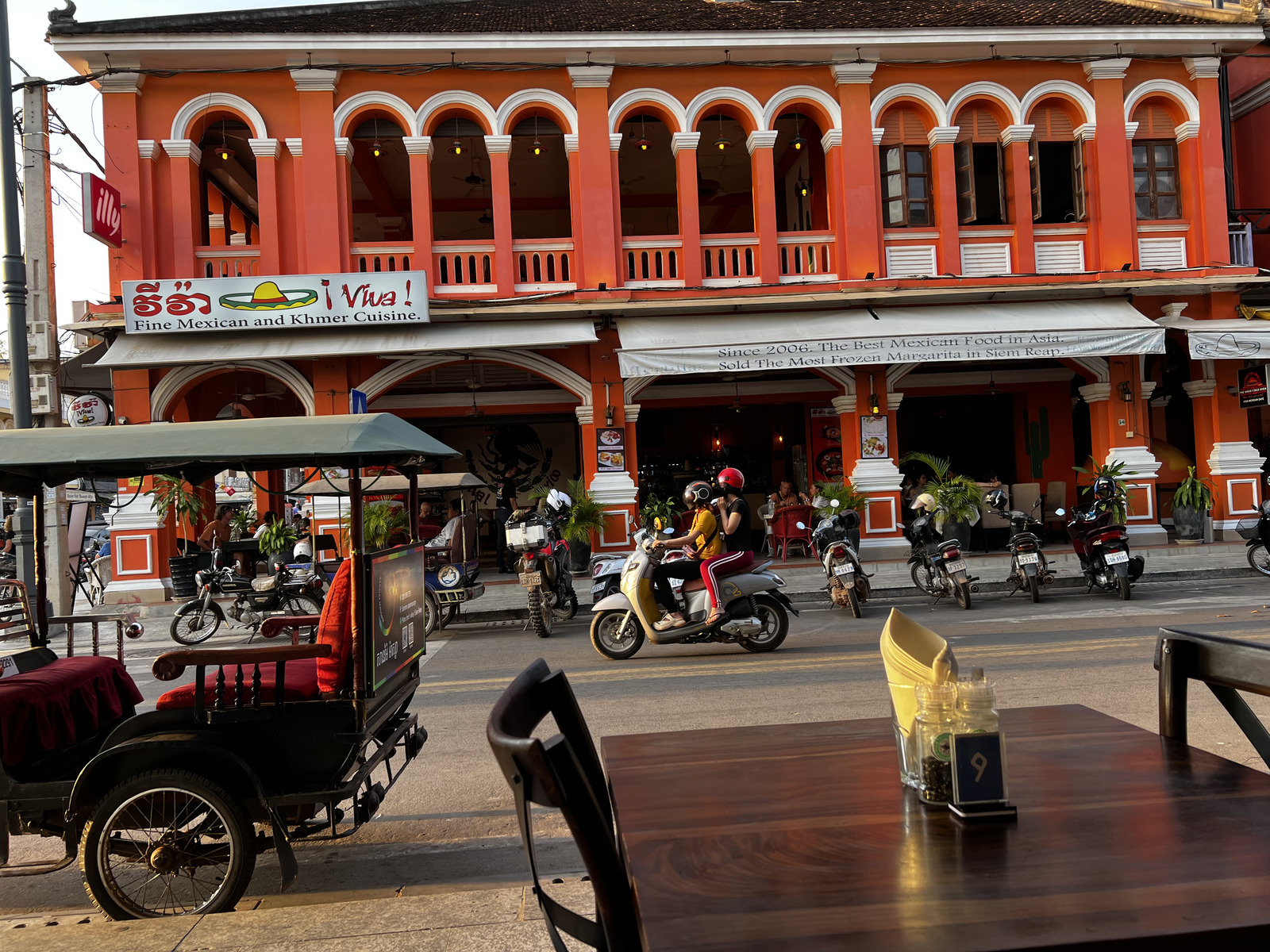 Picture Cambodia Siem Reap Pub Street 2023-01 53 - Pictures Pub Street