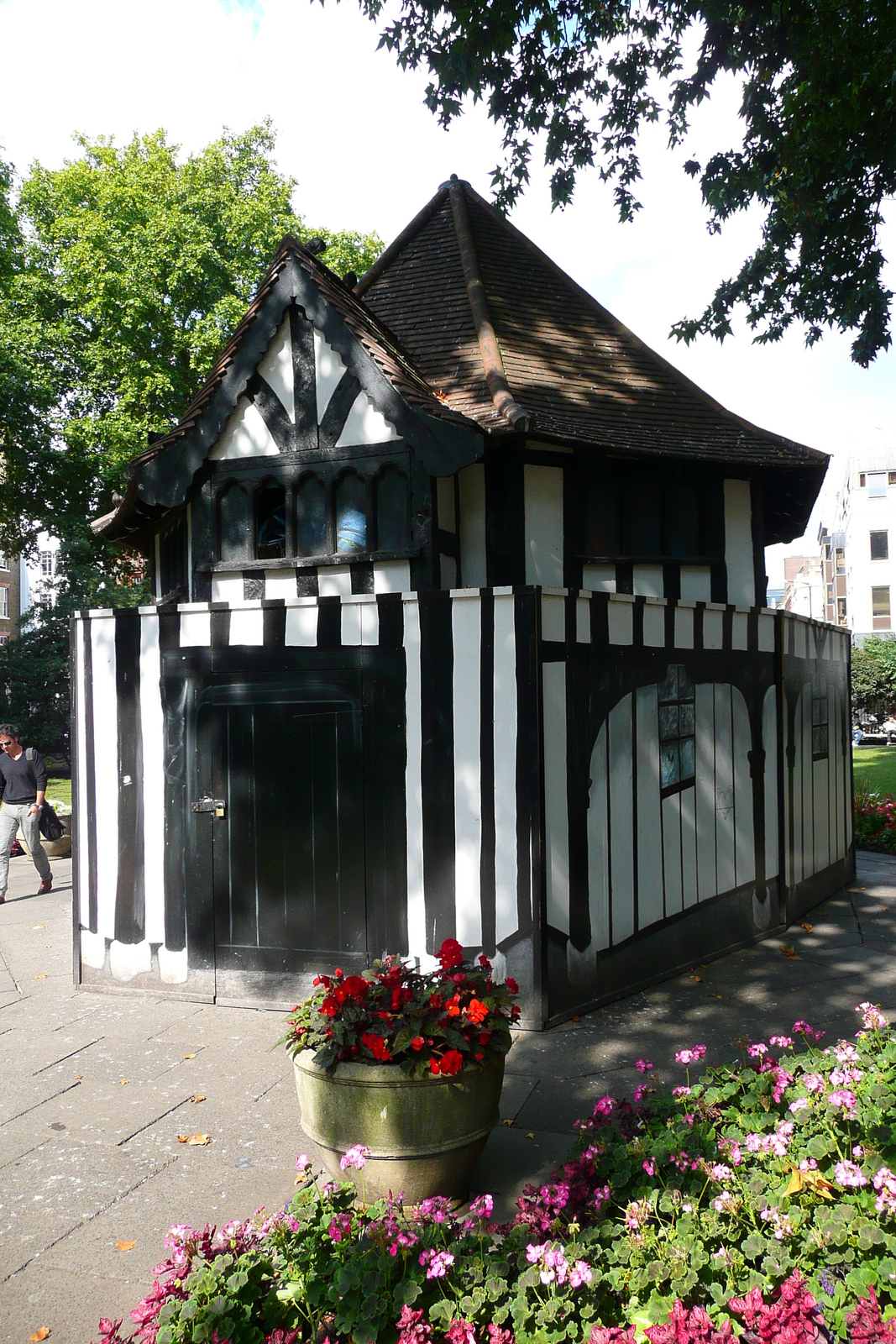 Picture United Kingdom London Soho Square 2007-09 36 - Flights Soho Square