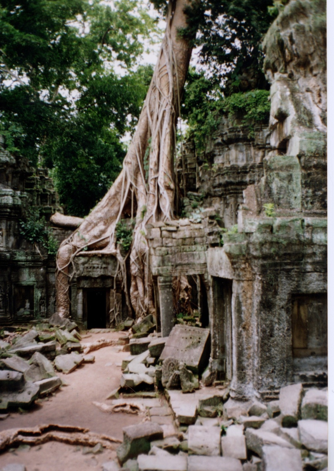 Picture Cambodia Angkor 1996-06 27 - Visit Angkor