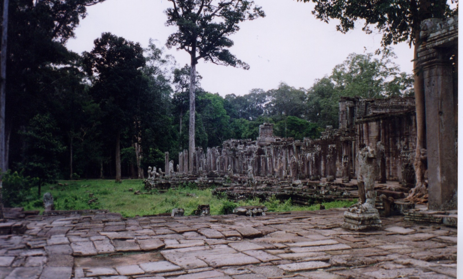 Picture Cambodia Angkor 1996-06 28 - Perspective Angkor