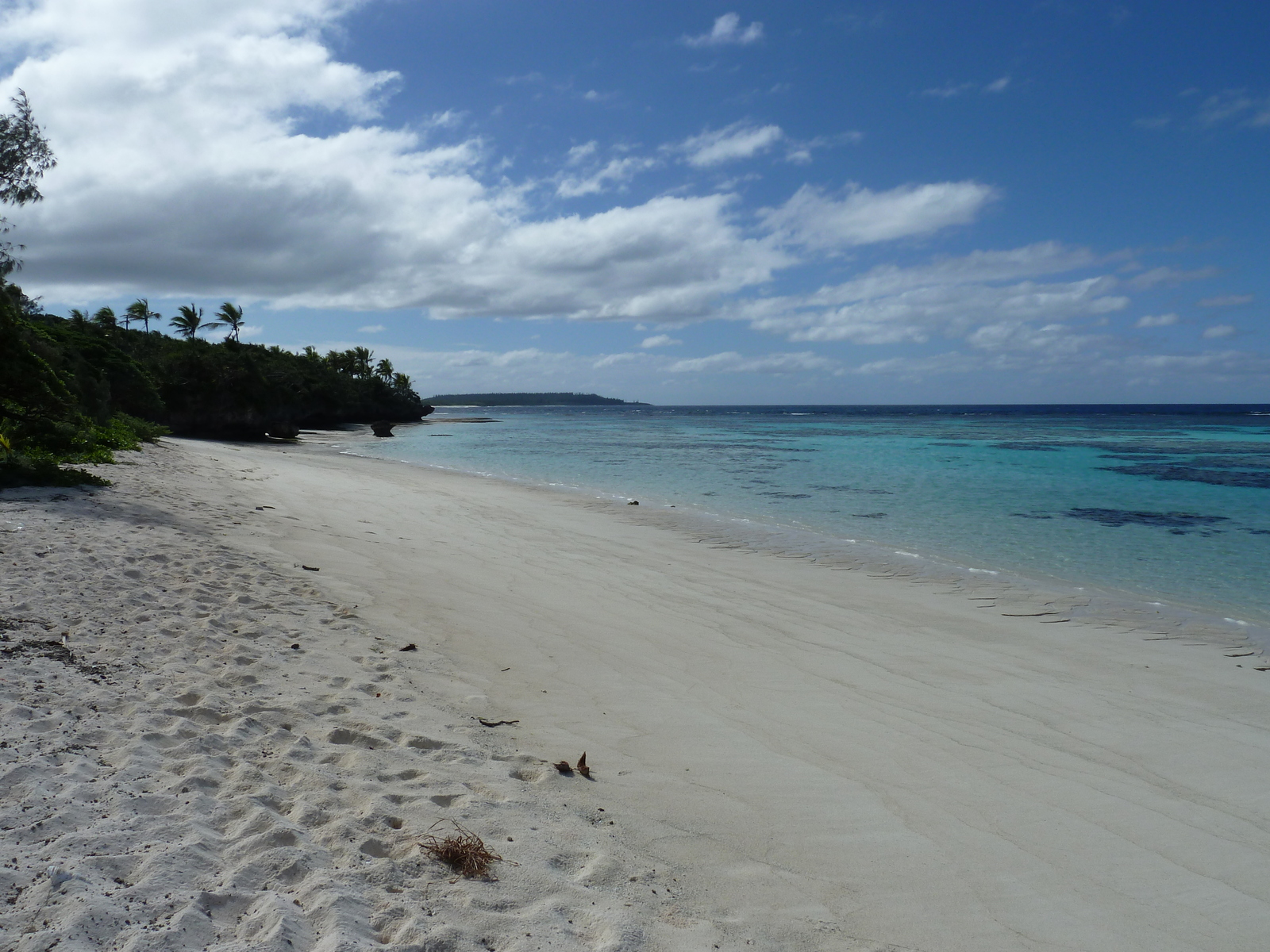 Picture New Caledonia Lifou Mu 2010-05 15 - Road Mu