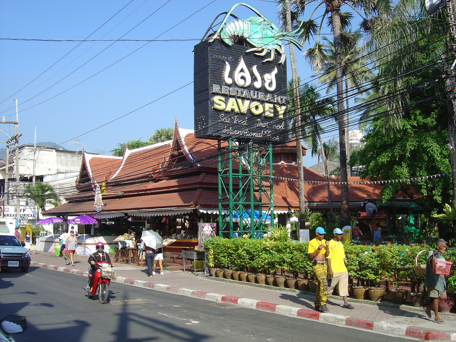 Picture Thailand Phuket Patong Beach Road 2005-12 75 - Store Beach Road