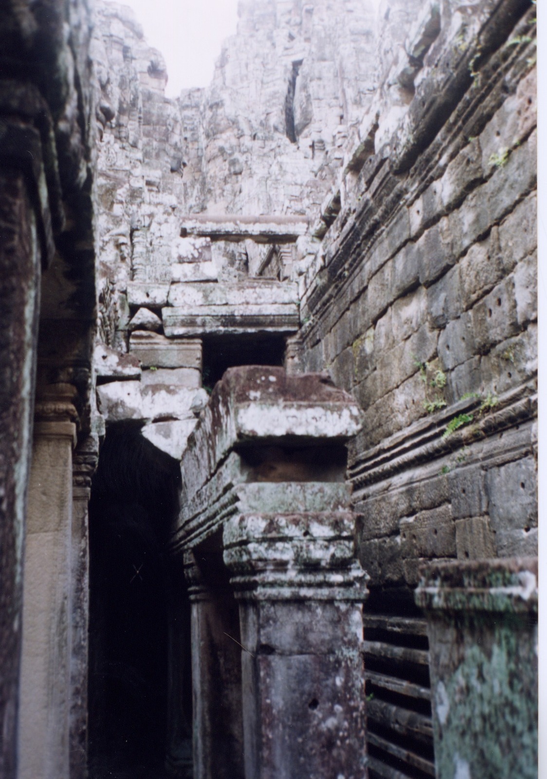 Picture Cambodia Angkor 1996-06 50 - Road Angkor