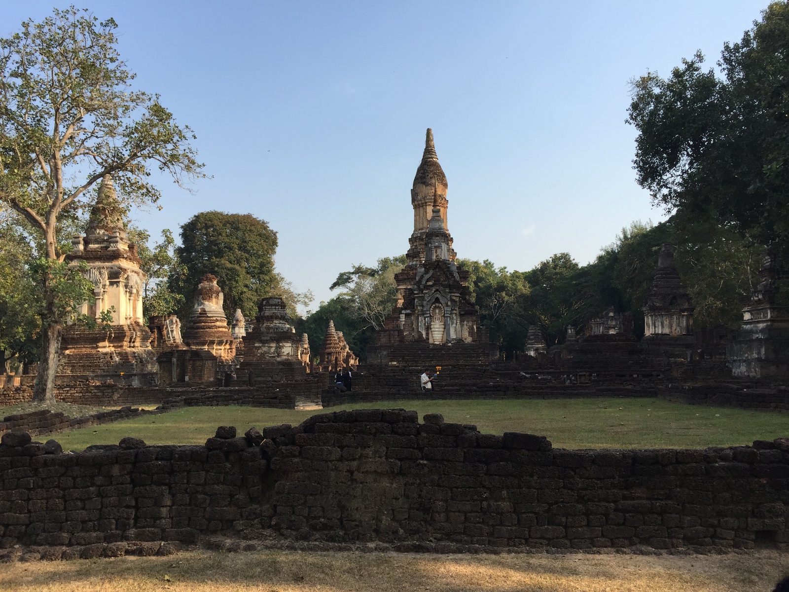 Picture Thailand Si satchanalai historical park 2014-12 175 - Car Si satchanalai historical park