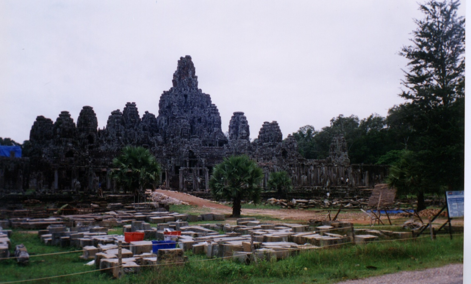 Picture Cambodia Angkor 1996-06 49 - Trail Angkor