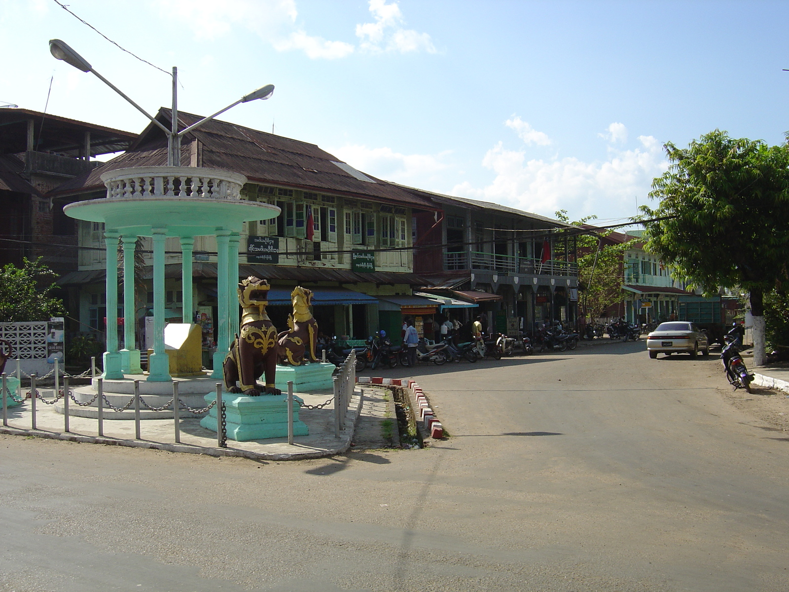 Picture Myanmar Myeik (Mergui) 2005-01 13 - Store Myeik (Mergui)