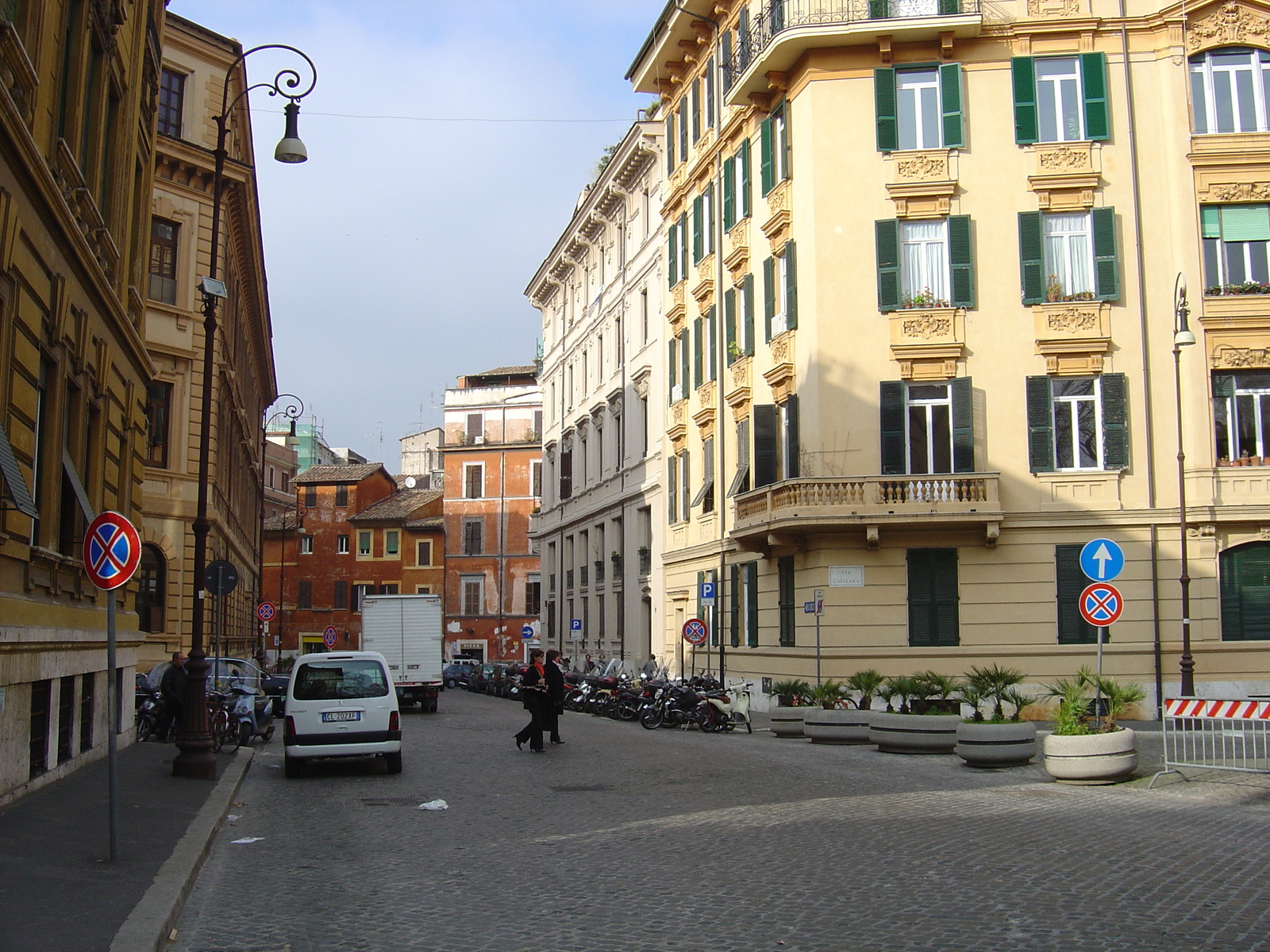 Picture Italy Rome 2004-03 65 - Car Rome