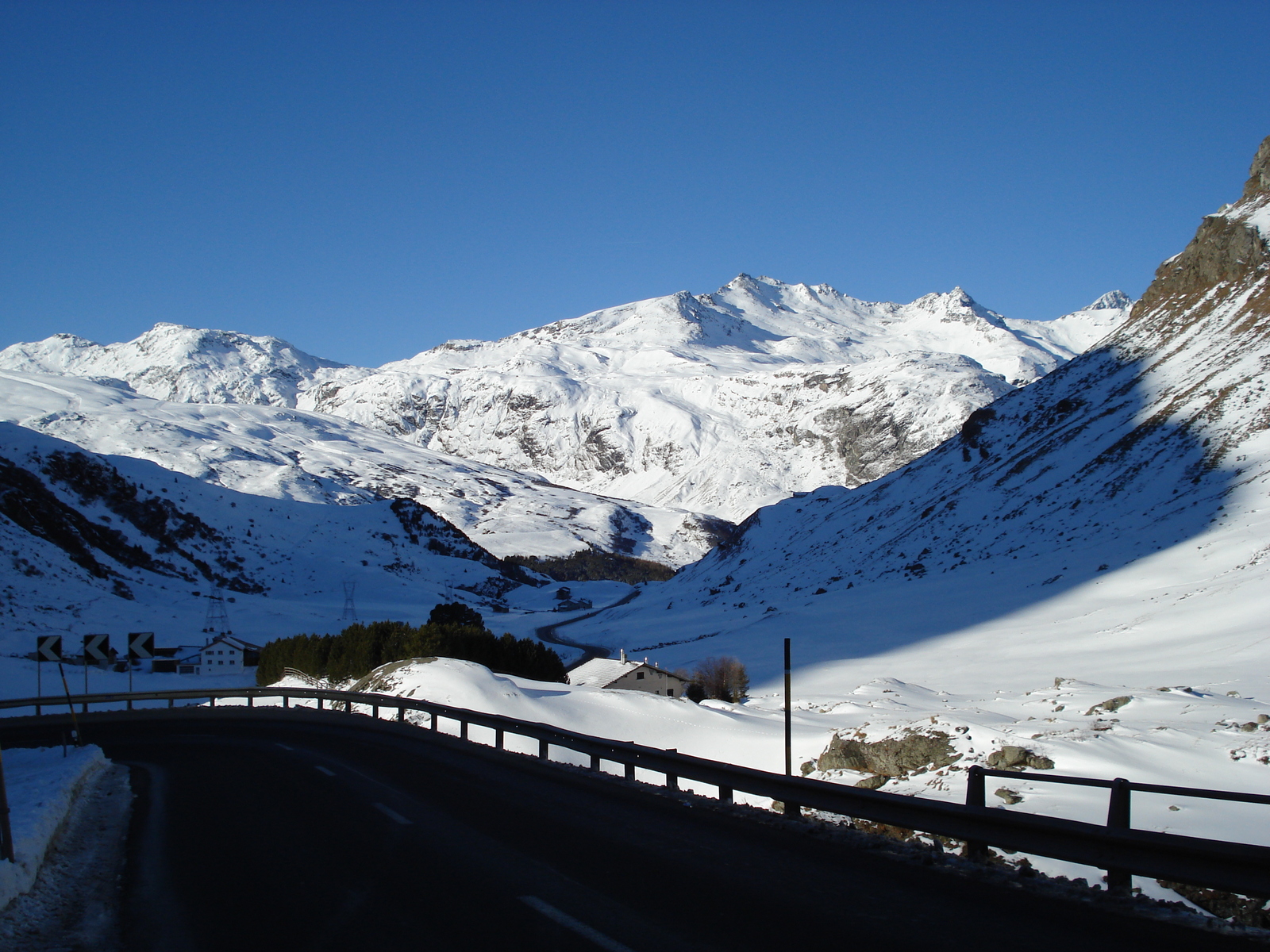 Picture Swiss Chur to St Moritz Road 2007-01 17 - Perspective Chur to St Moritz Road