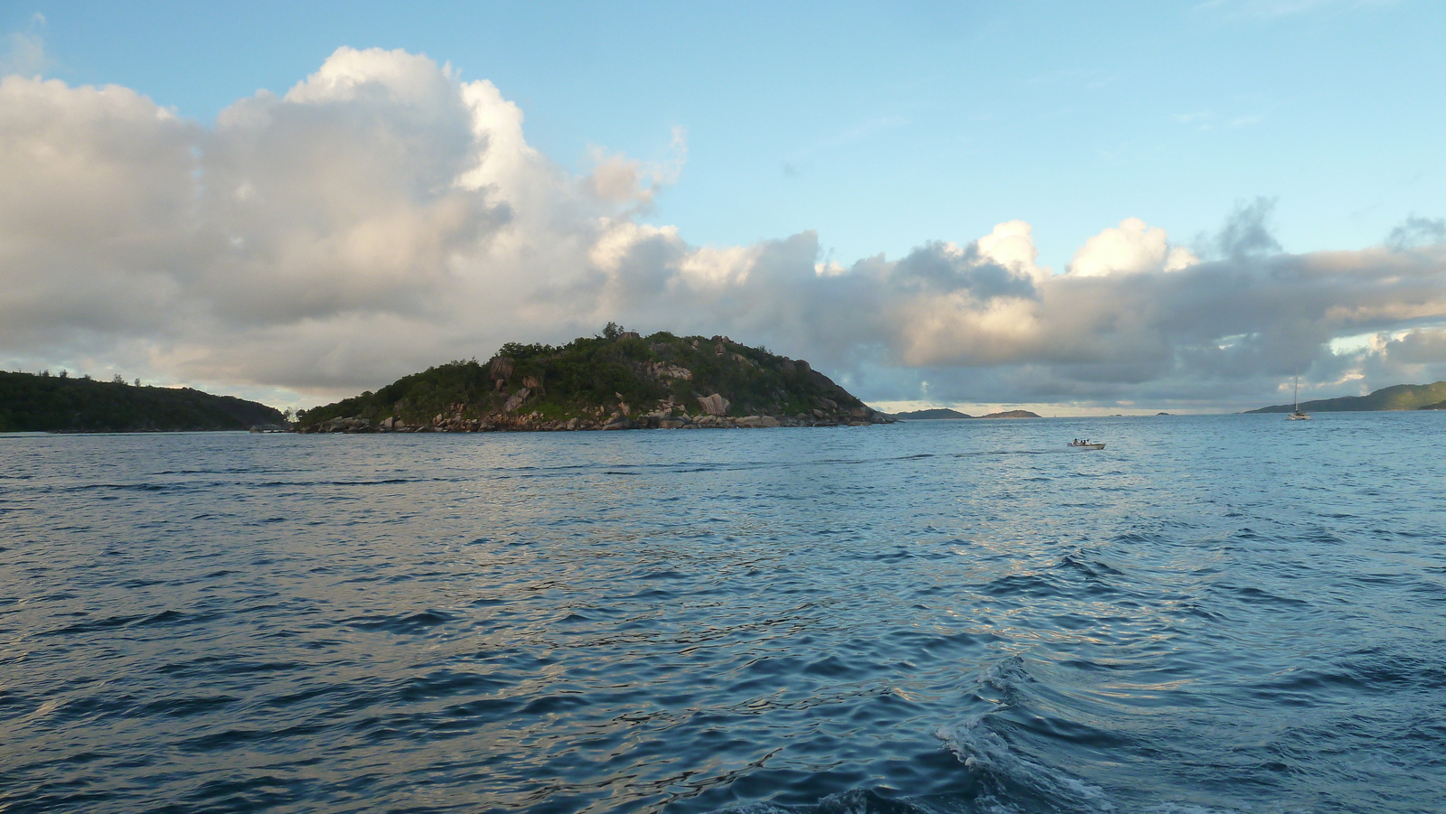 Picture Seychelles Praslin 2011-10 167 - View Praslin