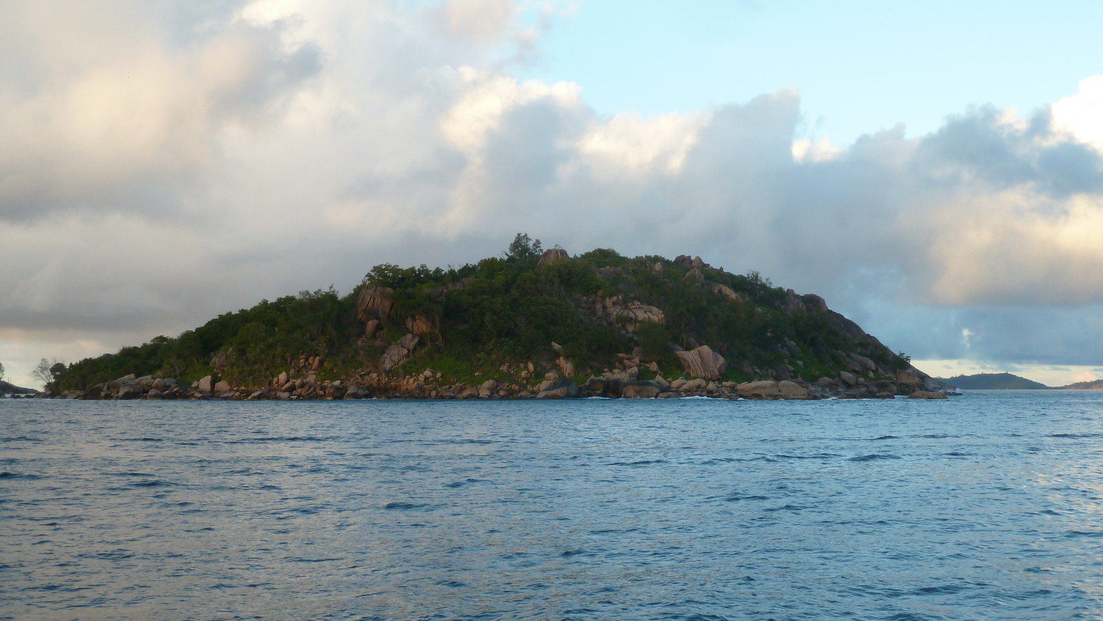 Picture Seychelles Praslin 2011-10 198 - Road Praslin