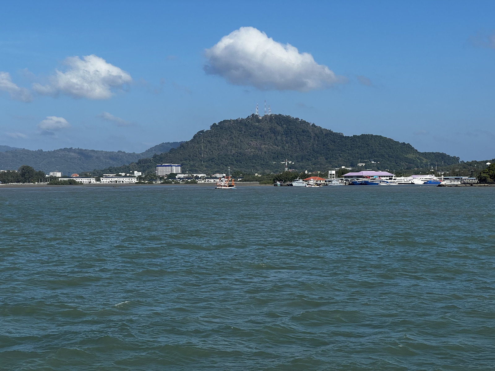 Picture Thailand Phuket to Ko Phi Phi Ferry 2021-12 34 - Perspective Phuket to Ko Phi Phi Ferry