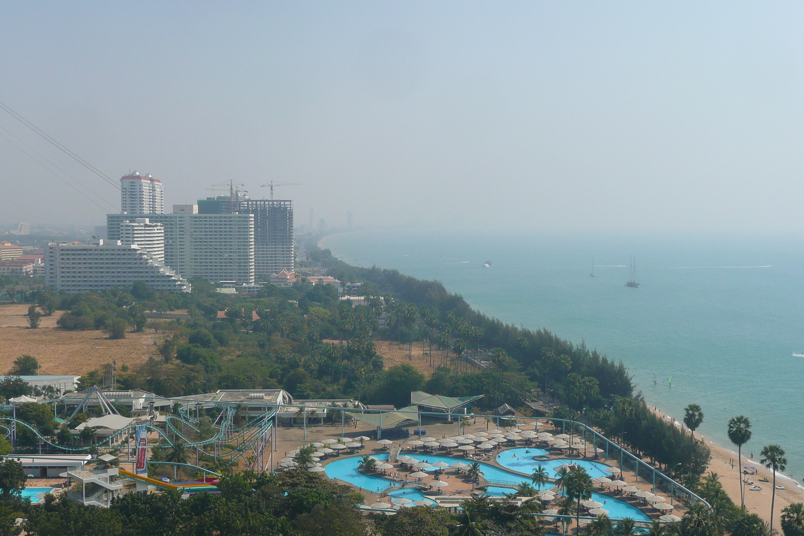 Picture Thailand Pattaya iBeach Resort iBeach Room and Pool Building 2009-01 4 - Sight iBeach Room and Pool Building