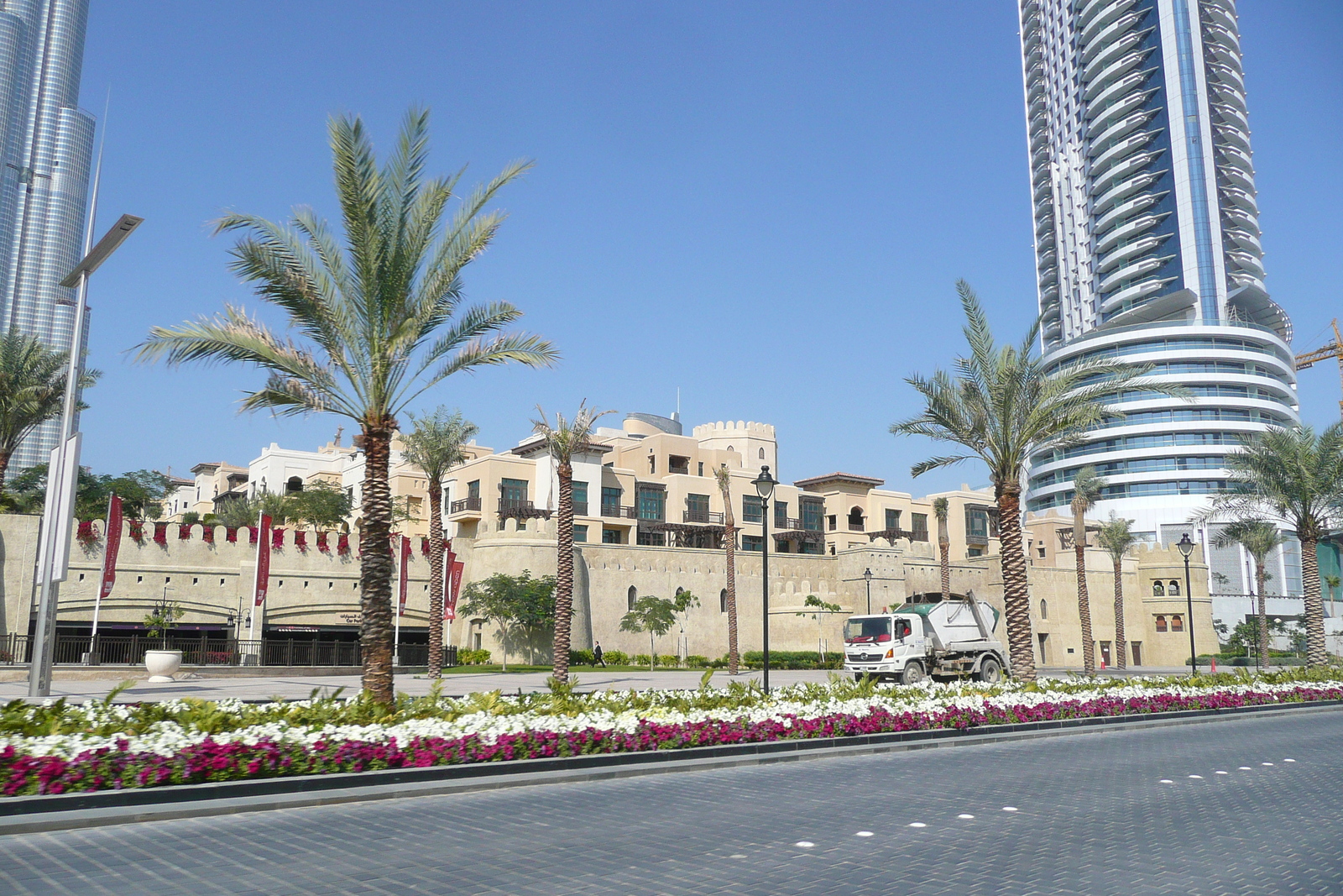 Picture United Arab Emirates Dubai Burj Dubai 2009-01 45 - Tourist Burj Dubai