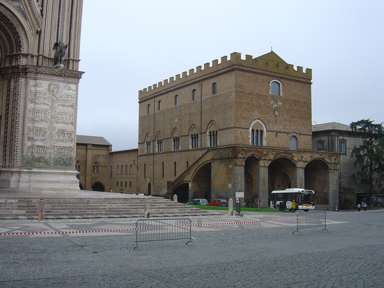 Picture Italy Orvieto 2004-03 12 - Sightseeing Orvieto