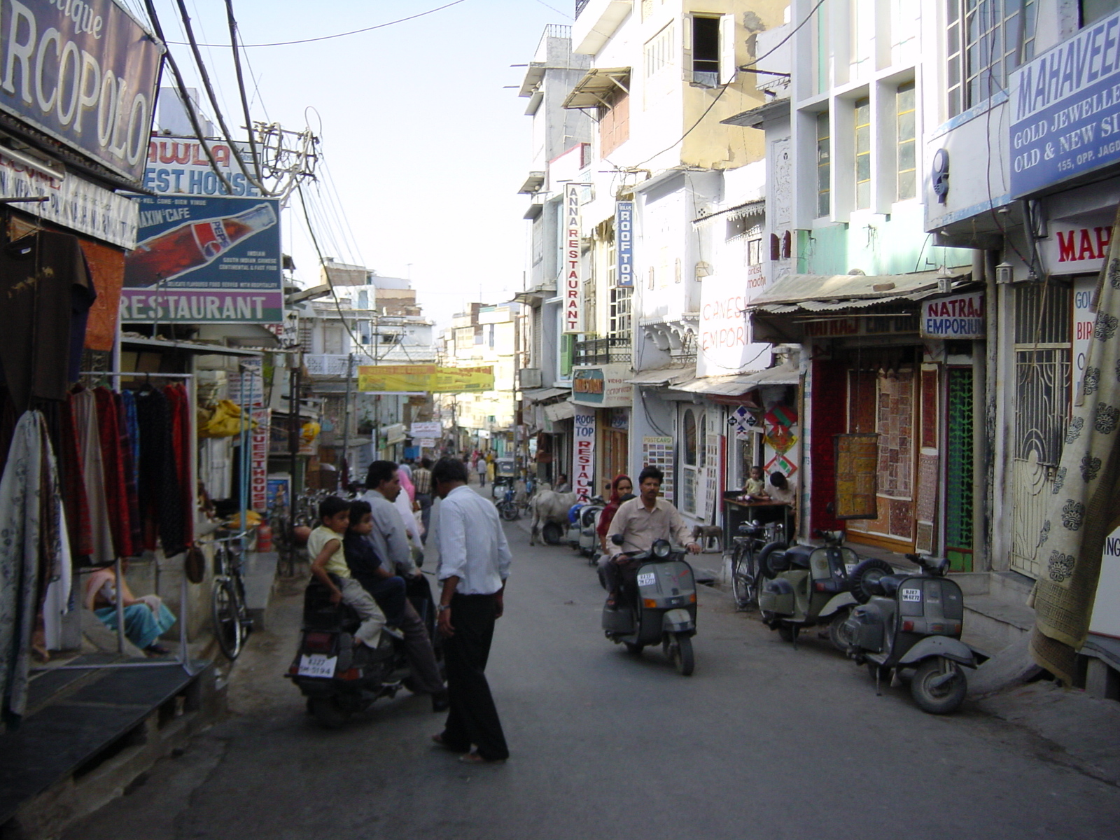 Picture India Udaipur 2003-05 66 - Shopping Mall Udaipur