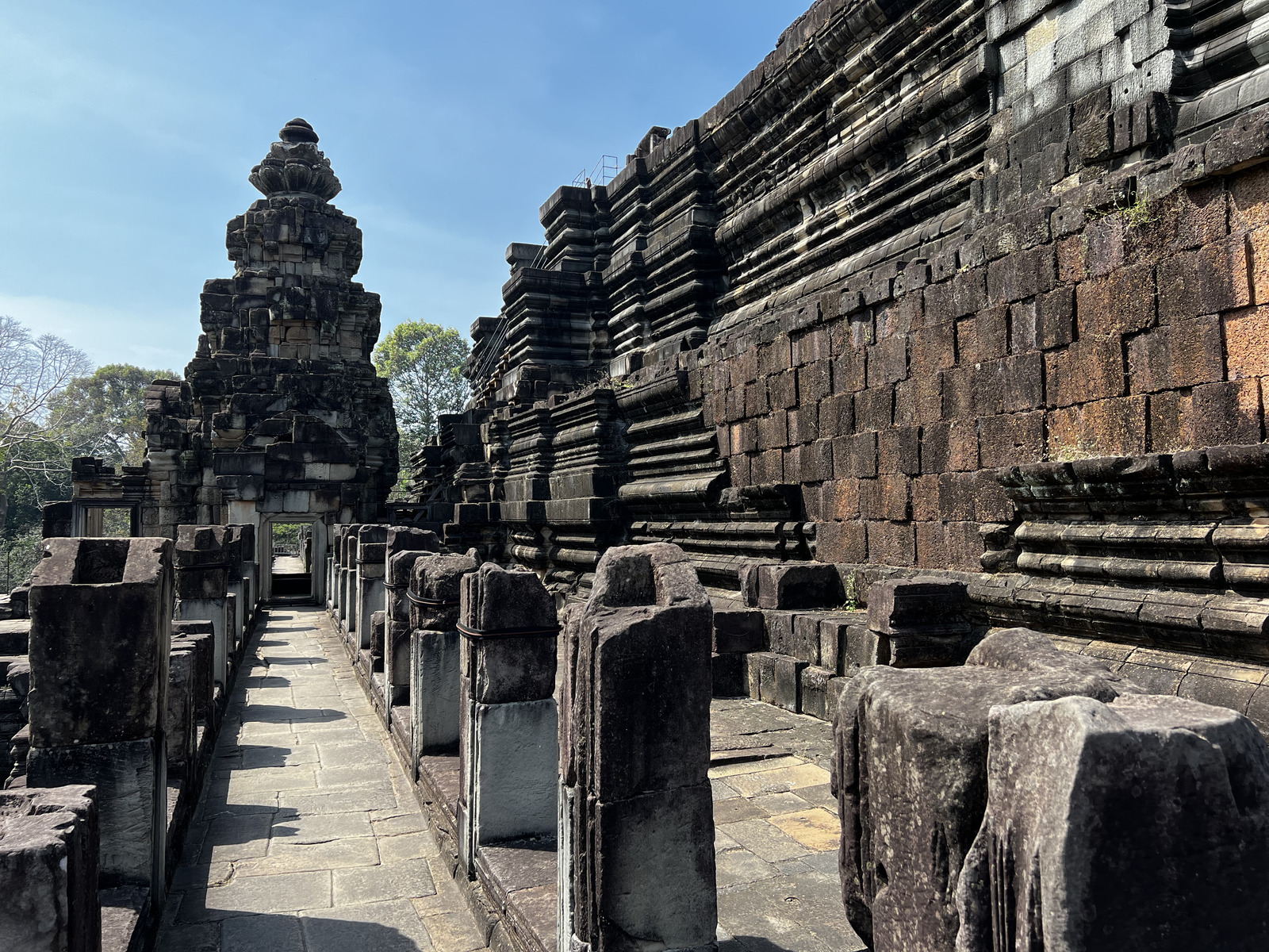 Picture Cambodia Siem Reap Baphuon 2023-01 30 - Sightseeing Baphuon