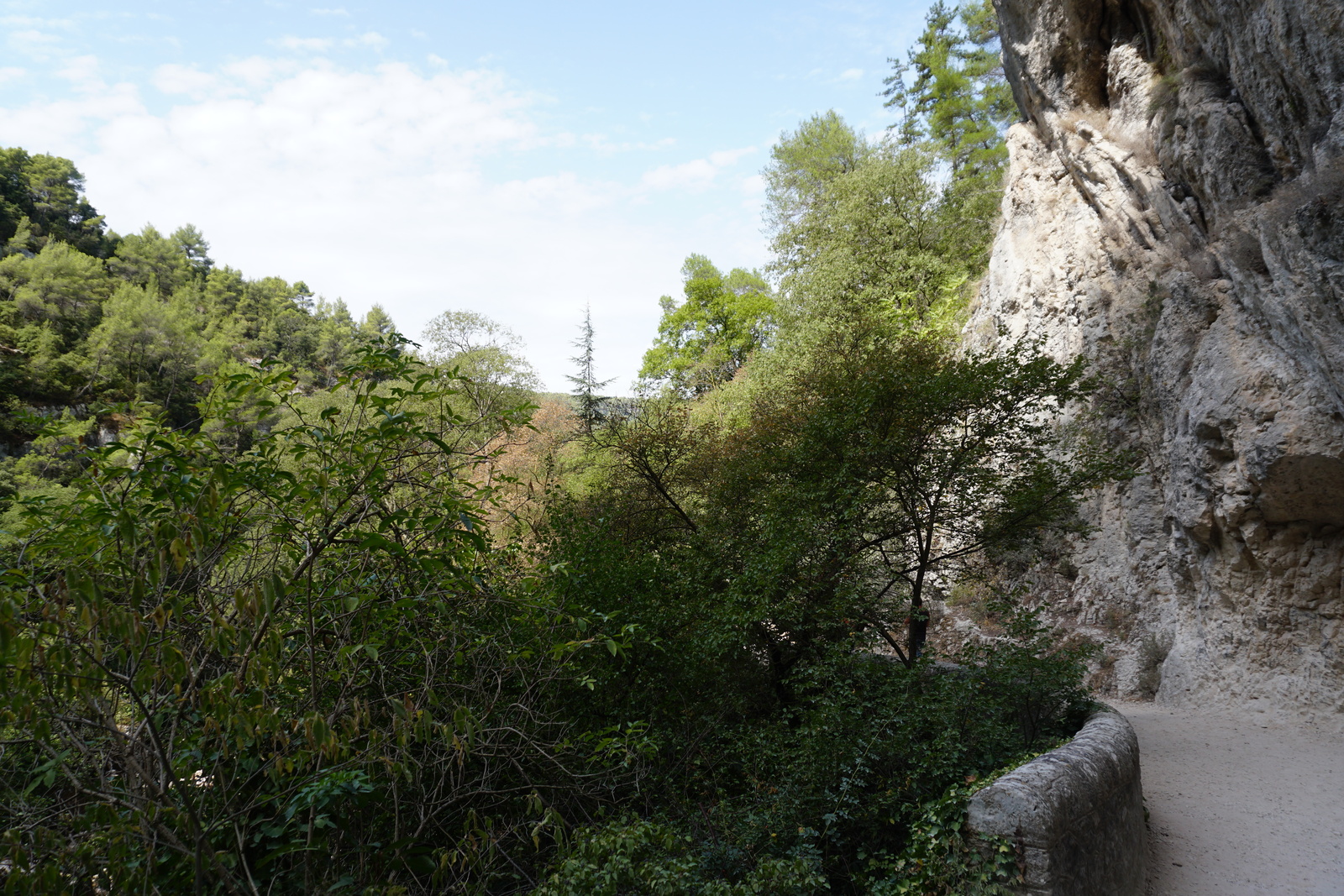 Picture France Fontaine-de-Vaucluse 2017-08 51 - Road Fontaine-de-Vaucluse