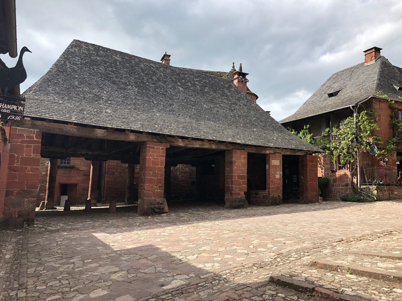 Picture France Collonges la Rouge 2018-04 57 - Perspective Collonges la Rouge