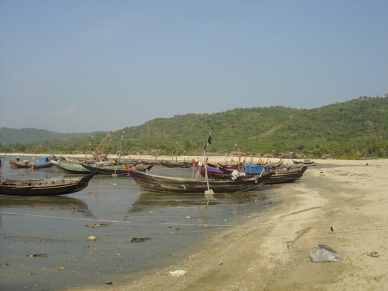 Picture Myanmar Maungmagan beach 2005-01 30 - Tourist Maungmagan beach